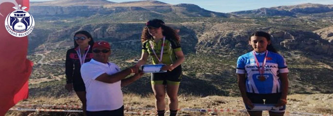 Bayanlar Dağ Bisikleti Yarışında birincilik kürsüsüne Zehra Kargın çıktı